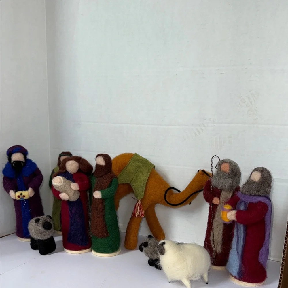 Handcrafted Felt Nativity Set - Picture 4 of 16